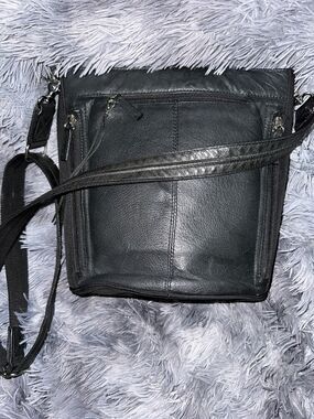 Gun tote'n Mamas conceal and carry leather crossbody 2nd amendment Rights Black